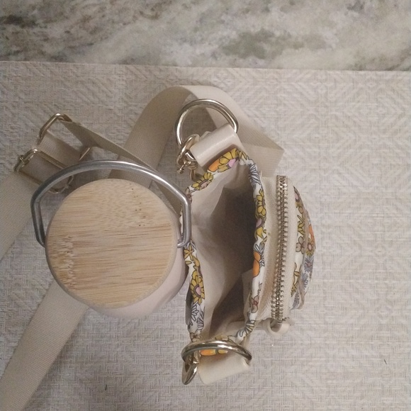 Mom Energy water bottle with matching ctossbody holder/bag - Picture 2 of 4